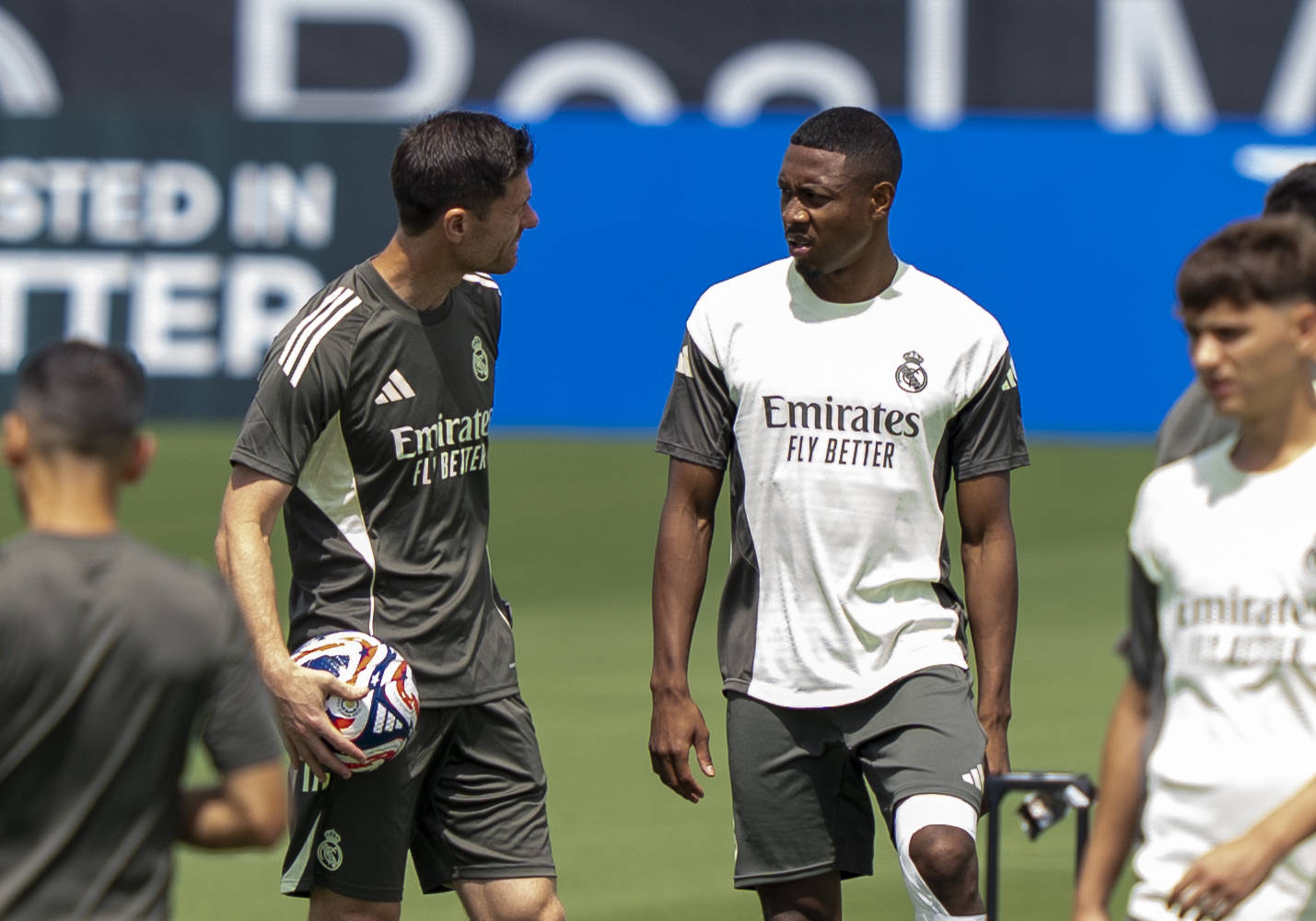 Xabi Alonso Real Madrid, Headcoach, Coach im Gesprach mit David Alaba Real Madrid, 4 FIFA Club World Cup: Training Real Madrid 25.06.2025, FIFA Club World Cup: Training Real Madrid in Gardens North County District Park TBCTS, Palm Beach Gardens, Florida, USA *** Xabi Alonso Real Madrid, Headcoach, Coach in conversation with David Alaba Real Madrid, 4 FIFA Club World Cup Training Real Madrid 25 06 2025, FIFA Club World Cup Training Real Madrid in Gardens North County District Park TBCTS , Palm Beach Gardens, Florida, USA Copyright: HMBxMedia/xMarcoxBader
2025.06.25 Palm Beach Gardens
pilka nozna , klubowe mistrzostwa swiata w pilce noznej FIFA
Real Madryt - trening
Foto IMAGO/PressFocus

!!! POLAND ONLY !!!