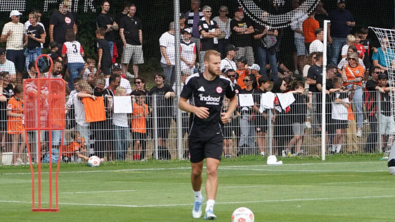 Hrvoje Smolcic Eintracht Frankfurt *MAX* - Frankfurt 11.07.2025: Eintracht Frankfurt Training *** Hrvoje Smolcic Eintracht Frankfurt MAX Frankfurt 11 07 2025 Eintracht Frankfurt Training
2025.07.11 Frankfurt
pilka nozna , liga niemiecka
Eintracht Frankfurt - trening
Foto IMAGO/PressFocus

!!! POLAND ONLY !!!