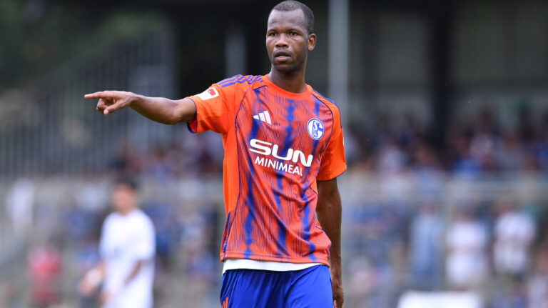 Fussball Testspiel Rot Weiss Ahlen - FC Schalke 04 am 20.07.2025 im Wersestadion in Ahlen Pape Meissa Ba  Schalke  *** Soccer test match Rot Weiss Ahlen FC Schalke 04 on 20 07 2025 at the Wersestadion in Ahlen Pape Meissa Ba Schalke xRx
2025.07.20 Ahlen
pilka nozna sparing mecz towarzyski
Rot Weiss Ahlen - FC Schalke 04 Gelsenkirchen
Foto IMAGO/PressFocus

!!! POLAND ONLY !!!