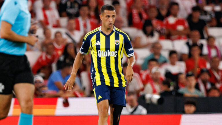 Bartug Elmaz seen during Eusebio Cup game between SL Benfica and Fenerbahce SK Maciej Rogowski Lisbon Estadio Da Luz Portugal Copyright: xMaciejxRogowskix benficavsfenerbahce2526-385
2025.07.26 Lizbona
pilka nozna sparing mecz towarzyski
Benfica Lizbona - Fenerbahce Stambul
Foto IMAGO/PressFocus

!!! POLAND ONLY !!!