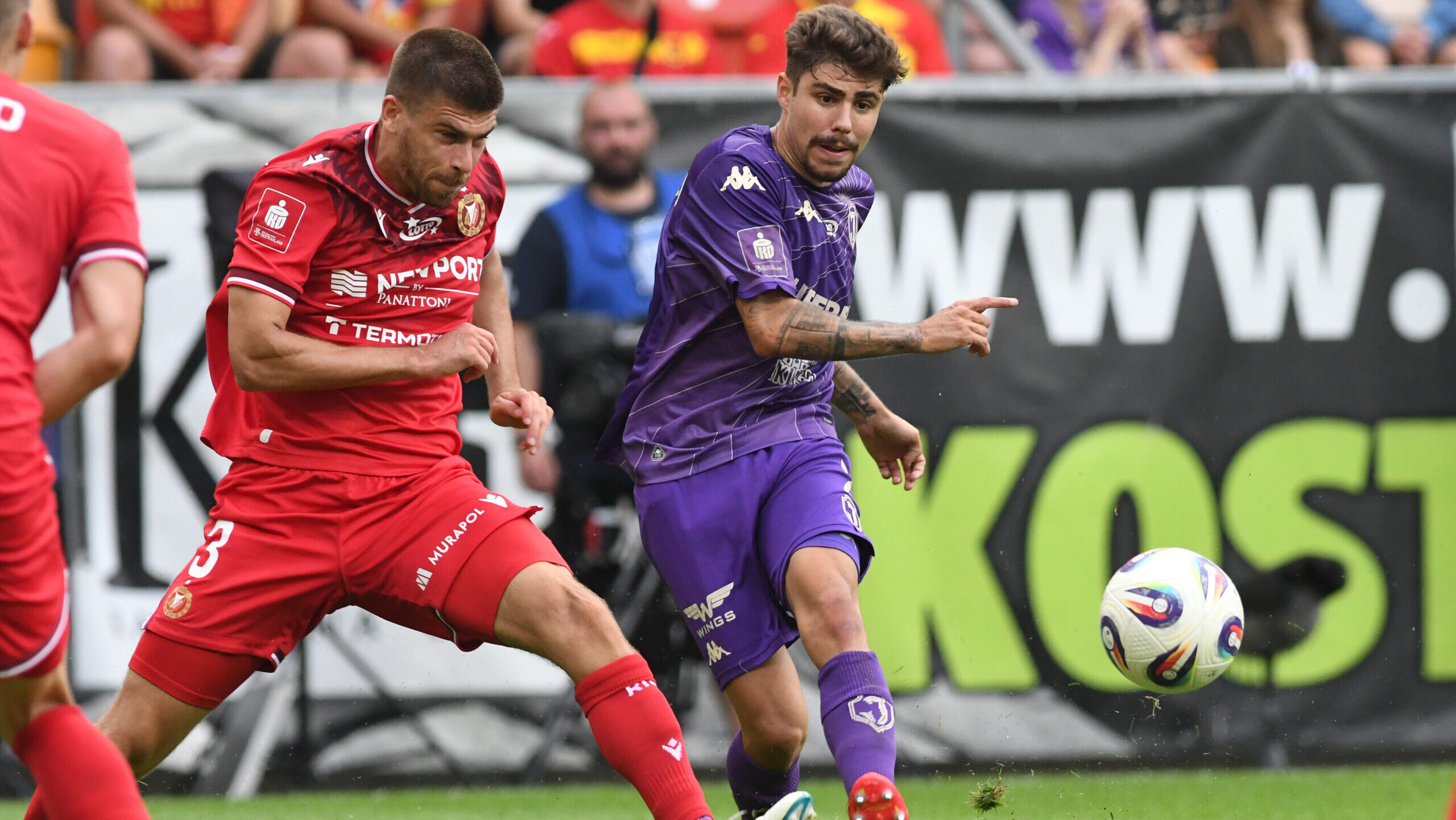 2025.07.27 Bialystok Pilka nozna PKO Ekstraklasa sezon 2025/2026 2. kolejka rozgrywek Jagiellonia Bialystok (fioletowe) - Widzew Lodz N/z (L-P) Samuel Kozlovsky Alejandro Pozo Foto Michal Kosc / PressFocus 
2025.07.27 Bialystok Football Polish PKO Ekstraklasa season 2025/2026 Jagiellonia Bialystok - Widzew Lodz Credit Michal Kosc / PressFocus