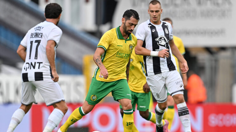 250731 Charleroi vs Hammarby Nikola Stulic 19 of Charleroi pictured defending on Nahir Besara 20 of Hammarby during the Second qualifying round - 2nd leg game in the Uefa Conference League season 2025-2026 between Royal Charleroi Sporting Club and Hammarby from Sweden on July 31 , 2025 in Charleroi, Belgium. Photo by David Catry / Isosport Charleroi Belgium PUBLICATIONxNOTxINxBELxUKxUSA Copyright: xDavidxCatryx 20250731DC2_9179
2025.07.31 Charleroi
pilka nozna , Liga Konferencji
Royal Charleroi SC - Hammarby IF
Foto IMAGO/PressFocus

!!! POLAND ONLY !!!