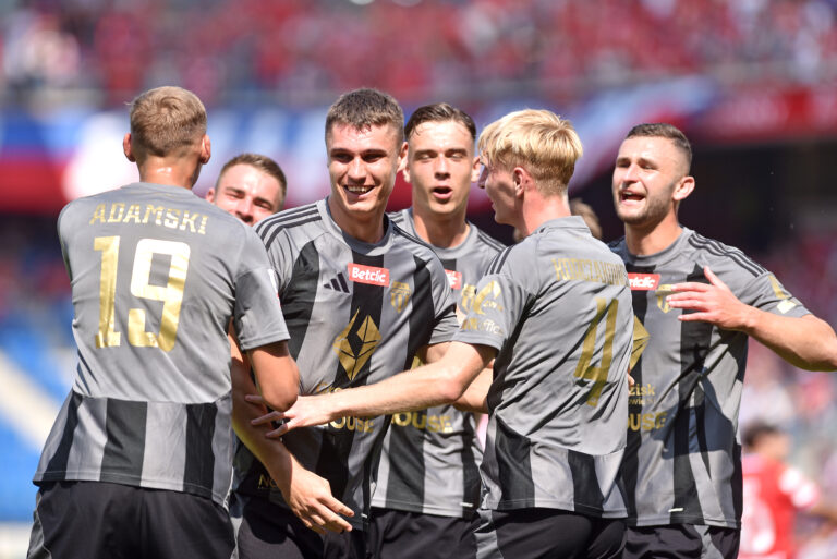 2025.08.10 Krakow
Pilka nozna , Betclic I liga , sezon 2025/26
Wisla Krakow - Pogon Grodzisk Mazowiecki
N/z Pilkarze Pogoni, radosc po bramce na 1-1, gol, bramka
Foto Krzysztof Porebski / PressFocus

2025.08.10 Krakow
Football , Polish league, second level , 2025/2026 season
Wisla Krakow - Pogon Grodzisk Mazowiecki
Pilkarze Pogoni, radosc po bramce na 1-1, gol, bramka
Credit: Krzysztof Porebski / PressFocus