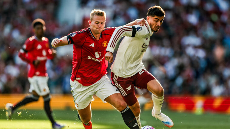 Matthijs de Ligt of Manchester United battles for the ball with Kai Havertz of Arsenal during the Premier League match Manchester United vs Arsenal at Old Trafford, Manchester, United Kingdom, 17th August 2025

(Photo by Mark Cosgrove/News Images) in Manchester, United Kingdom on 8/17/2025. (Photo by Mark Cosgrove/News Images/Sipa USA)
2025.08.17 Manchester
pilka nozna liga angielska
Manchester United - Arsenal Londyn
Foto News Images/SIPA USA/PressFocus

!!! POLAND ONLY !!!