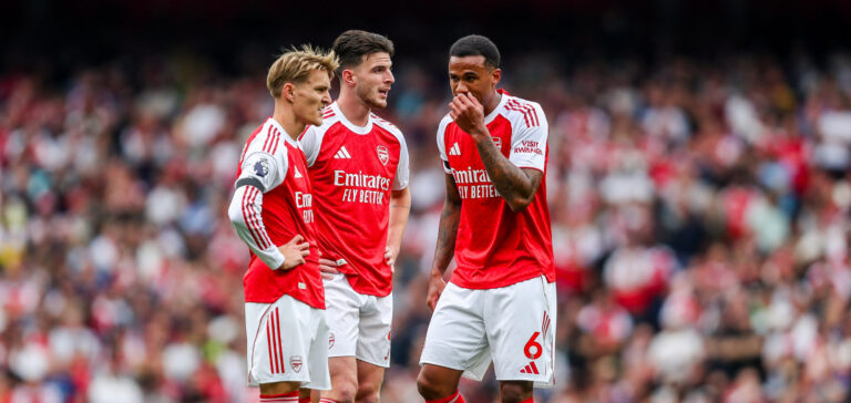 Gabriel Magalhaes speaks to Martin Odegaard and Declan Rice of Arsenal during the Premier League match Arsenal vs Leeds United at Emirates Stadium, London, United Kingdom, 23rd August 2025

(Photo by Izzy Poles/News Images) in London, United Kingdom on 8/23/2025. (Photo by Izzy Poles/News Images/Sipa USA)
2025.08.23 Londyn
pilka nozna liga angielska
Arsenal Londyn - Leeds United 
Foto News Images/SIPA USA/PressFocus

!!! POLAND ONLY !!!