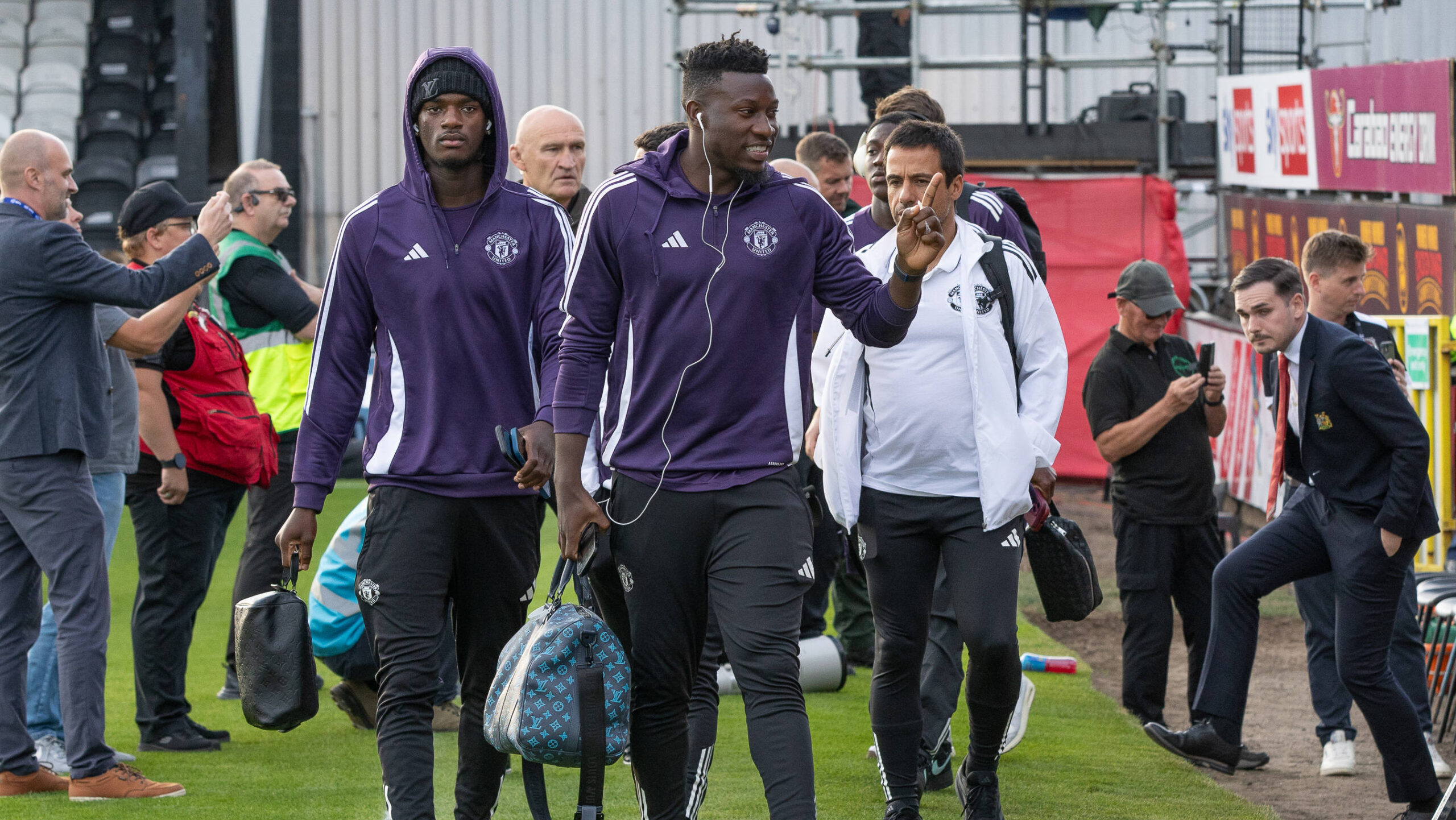 Grimsby Town FC v Manchester United, ManU EFL Cup 27/08/2025. Andre Onana of Manchester United arrives at the stadium before the EFL Cup match between Grimsby Town FC and Manchester United at Blundell Park, Grimsby, United Kingdom on 27 August 2025. Editorial use only DataCo restrictions apply See www.football-dataco.com , Copyright: xJezxTighex PSI-22699-0183
2025.08.27 Grimsby
pilka nozna , Puchar Ligi Angielskiej
Grimsby Town FC - Manchester United
Foto IMAGO/PressFocus

!!! POLAND ONLY !!!