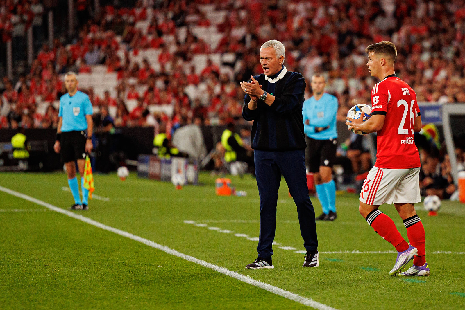 Jose Mourinho seen during Champions League qualifying game between SL Benfica and Fenerbahce SK Maciej Rogowski Lisbon Estadio Da Luz Portugal Copyright: xMaciejxRogowskix benficavsfenerbahce2526-251
2025.08.27 Lizbona
pilka nozna , liga mistrzow
Benfica Lizbona - Fenerbahce Stambul
Foto IMAGO/PressFocus

!!! POLAND ONLY !!!