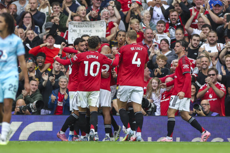 Manchester United, ManU FC v Burnley FC, English Premier League Manchester United midfielder Casemiro 18 celebrates GOAL 1-0 own goal by Burnley midfielder Josh Cullen with Manchester United midfielder Bruno Fernandes 8 and Manchester United forward Matheus Cunha 10 during the Manchester United FC v Burnley FC English Premier League match at Old Trafford, Manchester, England, United Kingdom on 30 August 2025 Credit: Phil Duncan/Every Second Media Editorial use only. All images are copyright Every Second Media Limited. No images may be reproduced without prior permission. All rights reserved. Premier League and Football League images are subject to licensing agreements with Football DataCo Limited. see https://www.football-dataco.com Copyright: xIMAGO/EveryxSecondxMediax ESM-1572-0054 PhilxDuncanx/xEveryxSecondxMediax
2025.08.30 Manchester
pilka nozna , liga angielska
Manchester United - Burnley
Foto IMAGO/PressFocus

!!! POLAND ONLY !!!
