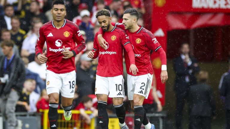 Manchester United, ManU FC v Burnley FC, English Premier League Manchester United defender Diogo Dalot 2 arms around Manchester United forward Matheus Cunha 10 during the Manchester United FC v Burnley FC English Premier League match at Old Trafford, Manchester, England, United Kingdom on 30 August 2025 Credit: Phil Duncan/Every Second Media Editorial use only. All images are copyright Every Second Media Limited. No images may be reproduced without prior permission. All rights reserved. Premier League and Football League images are subject to licensing agreements with Football DataCo Limited. see https://www.football-dataco.com Copyright: xIMAGO/EveryxSecondxMediax ESM-1572-0230 PhilxDuncanx/xEveryxSecondxMediax
2025.08.30 Manchester
pilka nozna , liga angielska
Manchester United - Burnley FC
Foto IMAGO/PressFocus

!!! POLAND ONLY !!!