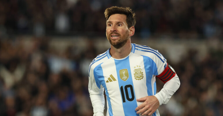 Argentina s forward Lionel Messi looks on during the South American qualification football match between Argentina and Venezuela for the FIFA World Cup, WM, Weltmeisterschaft, Fussball 2026 at the Monumental stadium in Buenos Aires on September 4, 2025. BUENOS AIRES ARGENTINA *** Argentina s forward Lionel Messi looks on during the South American qualification football match between Argentina and Venezuela for the FIFA World Cup 2026 at the Monumental stadium in Buenos Aires on September 4, 2025 BUENOS AIRES ARGENTINA Copyright: xALEJANDROxPAGNIx
2025.09.04 BUENOS AIRES
pilka nozna eliminacje mistrzostw swiata
Argentyna - Wenezuela
Foto IMAGO/PressFocus

!!! POLAND ONLY !!!