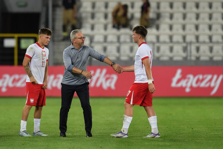 2025.09.05 Krakow
Pilka nozna kadra reprezentacja mlodziezowa eliminacje Mistrzostw Europy U21
Polska - Macedonia Polnocna
N/z Filip Rozga Jerzy Brzeczek Oskar Pietuszewski
Foto Mateusz Sobczak / PressFocus

2025.09.05 Krakow
Football UEFA European Under 21 Championship Qualifying round
Poland v North Macedonia
Filip Rozga Jerzy Brzeczek Oskar Pietuszewski
Credit: Mateusz Sobczak / PressFocus