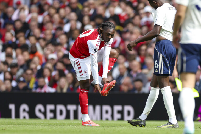 Arsenal FC v Nottingham Forest FC, English Premier League Arsenal midfielder Eberechi Eze 10 puts his boot back on during the Arsenal FC v Nottingham Forest FC English Premier League match at the Emirates Stadium, London, England, United Kingdom on 13 September 2025 Credit: Phil Duncan/Every Second Media Editorial use only. All images are copyright Every Second Media Limited. No images may be reproduced without prior permission. All rights reserved. Premier League and Football League images are subject to licensing agreements with Football DataCo Limited. see https://www.football-dataco.com Copyright: xIMAGO/EveryxSecondxMediax ESM-1582-0017 PhilxDuncanx/xEveryxSecondxMediax
2025.09.13 Londyn
pilka nozna , liga angielska
Arsenal Londyn - Nottingham Forest
Foto IMAGO/PressFocus

!!! POLAND ONLY !!!
