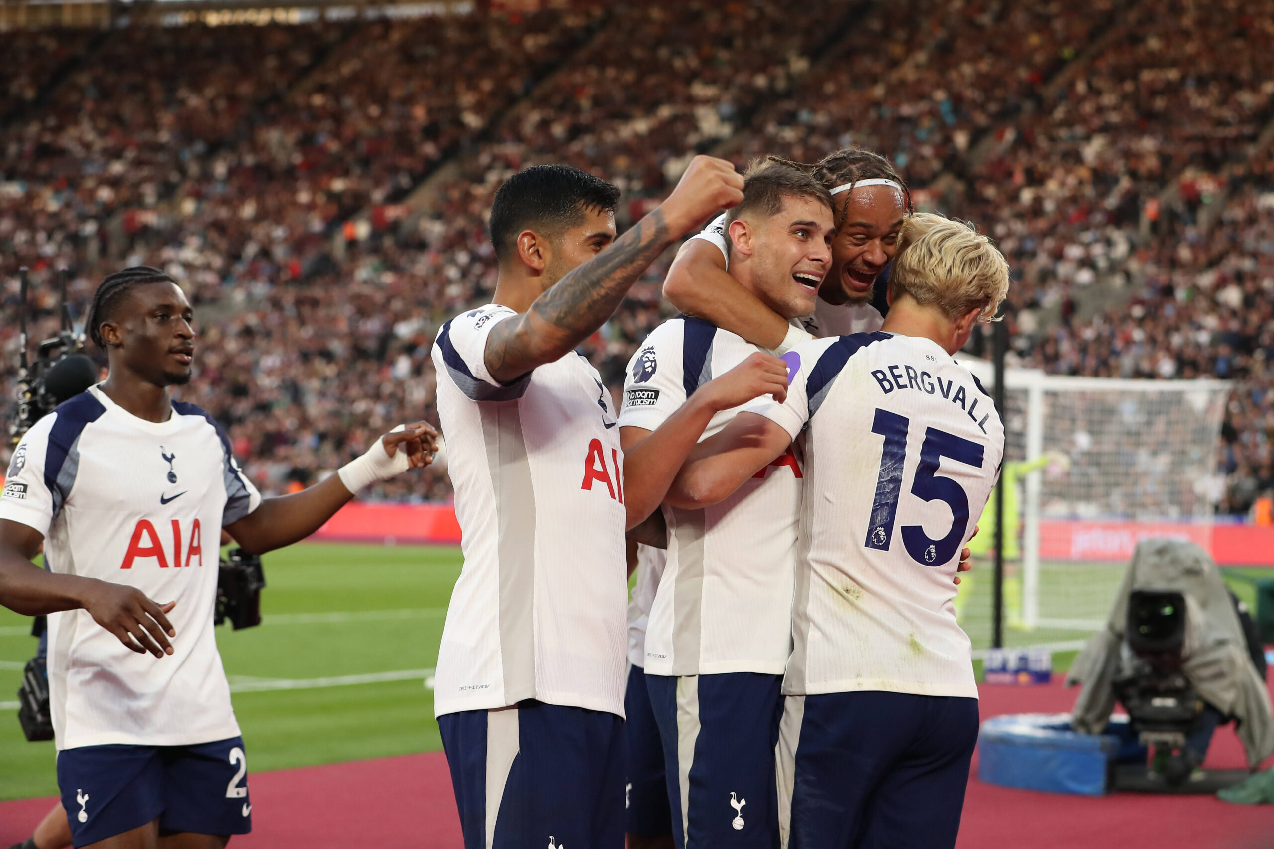 West Ham United FC v Tottenham Hotspur FC, English Premier League Micky van de Ven of Tottenham Hotspur celebrates his goal in the 64th minute for 0-3 during the West Ham United FC v Tottenham Hotspur FC English Premier League match at the Tottenham Hotspur Stadium, London, England, United Kingdom on 13 September 2025 Credit: Katie Chan/Every Second Media Editorial use only. All images are copyright Every Second Media Limited. No images may be reproduced without prior permission. All rights reserved. Premier League and Football League images are subject to licensing agreements with Football DataCo Limited. see https://www.football-dataco.com Copyright: xIMAGO/EveryxSecondxMediax ESM-1580-0086 KatiexChanx/xEveryxSecondxMediax
2025.09.13 Londyn
pilka nozna , liga angielska
West Ham United - Tottenham Hotspur
Foto IMAGO/PressFocus

!!! POLAND ONLY !!!