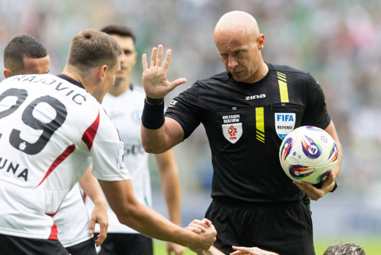 2025.09.14 Warszawa pilka nozna PKO Ekstraklasa sezon 2025/2026
Legia Warszawa - Radomiak Radom
N/z Mileta Rajovic (Legia), Szymon Marciniak
Foto Tomasz Jastrzebowski / Foto Olimpik / PressFocus

2025.09.14 Warszawa  Football PKO Ekstraklasa season 2025/2026
Legia Warszawa - Radomiak Radom
Mileta Rajovic (Legia), Szymon Marciniak
Credit: Tomasz Jastrzebowski / Foto Olimpik / PressFocus