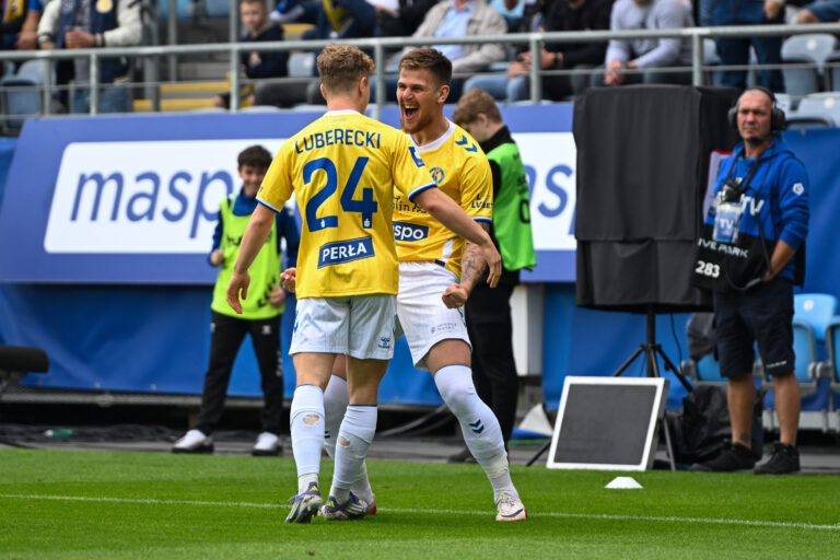 2025.09.14 Lublin pilka nozna PKO Ekstraklasa sezon 2026/2026 
Motor Lublin - Termalica Bruk-Bet Nieciecza
N/z  Karol Czubak Filip Luberecki
Foto Wojciech Szubartowski / PressFocus 
2025.09.14 Lublin Football - Polish PKO Ekstraklasa season 2025/2026 
Motor Lublin - Termalica Bruk-Bet Nieciecza
Karol Czubak Filip Luberecki
Credit: Wojciech Szubartowski / PressFocus