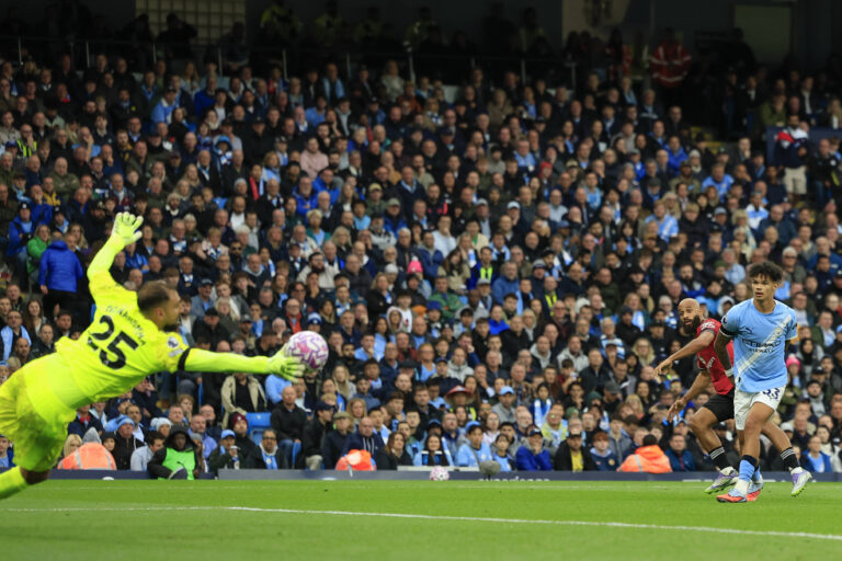 Manchester City v Manchester United, ManU Premier League 14/09/2025. Gianluigi Donnarumma 25 of Manchester City saves from Bryan Mbeumo 19 of Manchester United during the Premier League match between Manchester City and Manchester United at the Etihad Stadium, Manchester, England on 14 September 2025. Manchester Etihad Stadium Manchester England Editorial use only DataCo restrictions apply See www.football-dataco.com , Copyright: xConorxMolloyx PSI-22824-0039
2025.09.14 Manchester
pilka nozna liga angielska
Manchester City - Manchester United
Foto IMAGO/PressFocus

!!! POLAND ONLY !!!