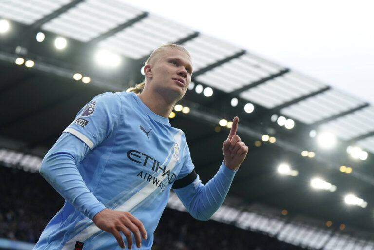 Manchester, England, 14th September 2025. Erling Haaland of Manchester City celebrates after scoring the second goal during the Manchester City vs Manchester United, ManU Premier League match at the Etihad Stadium, Manchester. Picture credit should read: Andrew Yates / Sportimage EDITORIAL USE ONLY. No use with unauthorised audio, video, data, fixture lists, club/league logos or live services. Online in-match use limited to 120 images, no video emulation. No use in betting, games or single club/league/player publications. SPI_136_AY_MCI_MUFC SPI-4139-0162
2025.09.14 Manchester
pilka nozna liga angielska
Premier League sezon 2025/2026
Foto IMAGO/PressFocus

!!! POLAND ONLY !!!
