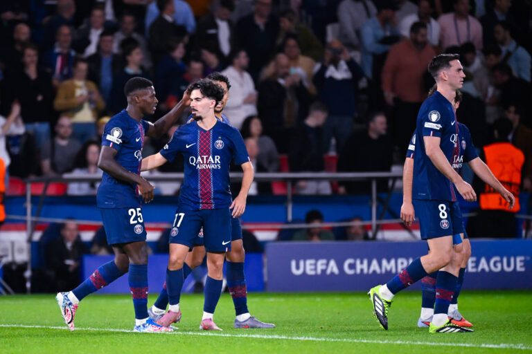 TAVARES Nuno MENDES ( 25 - PSG ) celebrates with Vitinha Vitor Machado ( 17 - PSG ) during the UEFA Champions League match between Paris Saint Germain and Atalanta BC at Parc Des Princes on September 17 , 2025 in Paris, France. ( Photo by Federico Pestellini / PsnewZ ) - - Photo :  Federico Pestellini / Federico Pestellini / Psnewz / SIPA /00314299_0081//Credit:PSNEWZ/SIPA/2509172226
2025.09.17 Paryz
pilka nozna liga mistrzow
Paris Saint-Germain - Atalanta Bergamo
Foto PSNEWZ/SIPA/PressFocus

!!! POLAND ONLY !!!