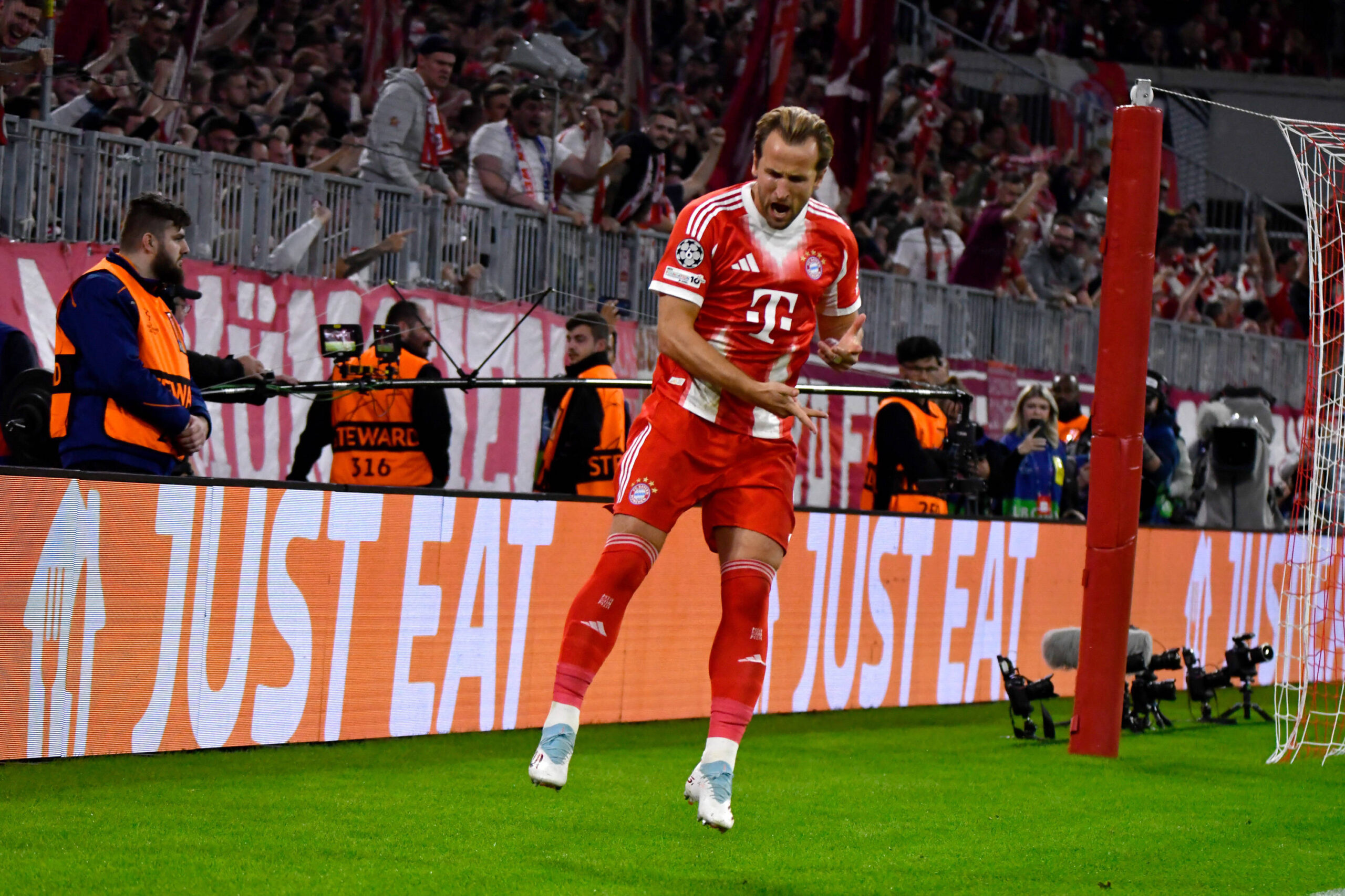 17.09.2025, Allianz Arena, Munchen , Championsleague, FC Bayern Munchen  vs FC Chelsea
 , im Bild
Harry Kane (Munchen ) jubelt nach seinem Tor.//BRATICHASAN_10057/Credit:Midori Ikenouchi/SIPA/2509181116
2025.09.17 Monachium
pilka nozna  liga mistrzow
Bayern Monachium - Chelsea Londyn
Foto Midori Ikenouchi/SIPA/PressFocus

!!! POLAND ONLY !!!