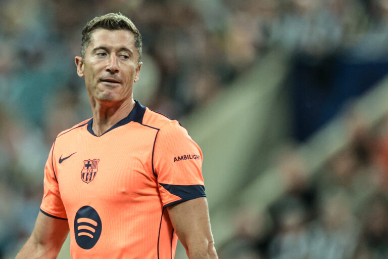Robert Lewandowski of Barcelona during the UEFA Champions League 2025/26 Phase MD1 Newcastle United vs Barcelona at St James&#039;s Park, Newcastle, United Kingdom, 18th September 2025

(Photo by Mark Cosgrove/News Images) in Newcastle, United Kingdom on 9/18/2025. (Photo by Mark Cosgrove/News Images/Sipa USA)
2025.09.18 Newcastle
pilka nozna liga mistrzow
Newcastle United - FC Barcelona
Foto News Images/SIPA USA/PressFocus

!!! POLAND ONLY !!!