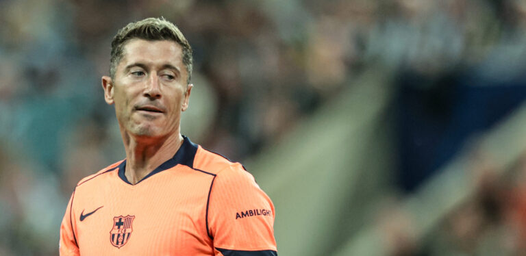 Robert Lewandowski of Barcelona during the UEFA Champions League 2025/26 Phase MD1 Newcastle United vs Barcelona at St James&#039;s Park, Newcastle, United Kingdom, 18th September 2025

(Photo by Mark Cosgrove/News Images) in Newcastle, United Kingdom on 9/18/2025. (Photo by Mark Cosgrove/News Images/Sipa USA)
2025.09.18 Newcastle
pilka nozna liga mistrzow
Newcastle United - FC Barcelona
Foto News Images/SIPA USA/PressFocus

!!! POLAND ONLY !!!