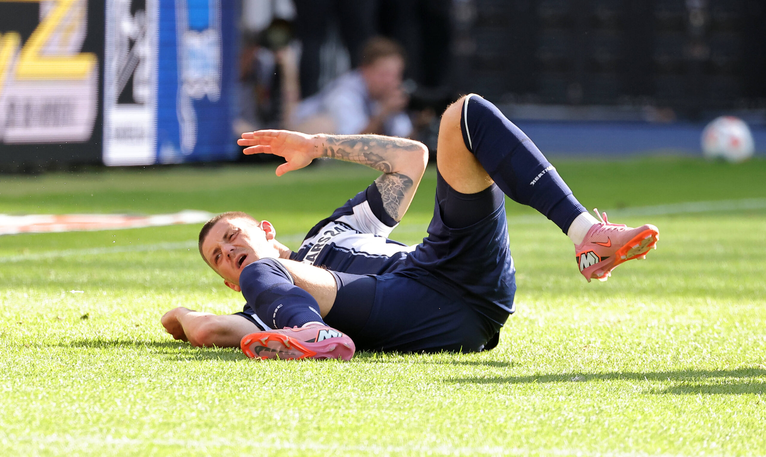 Dawid Kownacki verletzt angeschlagen am Boden / / Fussball Fussball / DFL 2.Bundesliga Herren / 6.Spieltag Saison 2025/2026 / 20.09.2025 / Hertha BSC Berlin vs. SC Paderborn SCP / DFL regulations prohibit any use of photographs as image sequences and/or quasi-video / *** Dawid Kownacki injured on the ground Sport Football Soccer DFL 2 Bundesliga Men 6 Matchday Season 2025 2026 20 09 2025 Hertha BSC Berlin vs SC Paderborn SCP DFL regulations prohibit any use of photographs as image sequences and or quasi video
2025.09.20 Berlin
pilka nozna , 2. liga niemiecka
Hertha BSC Berlin - SC Paderborn
Foto IMAGO/PressFocus

!!! POLAND ONLY !!!