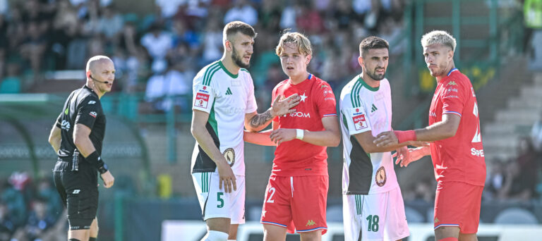 2025.09.21 Leczna Pilka nozna Betclic 1. Liga sezon 2025/2026 Gornik Leczna - Wisla Krakow 

N/z Mateusz Broda Jakub Krzyzanowski

Foto Kacper Pacocha / PressFocus 

2025.09.21 Leczna Football Polish first league - second level 2025/26 season Gornik Leczna - Wisla Krakow

Credit: Kacper Pacocha / PressFocus