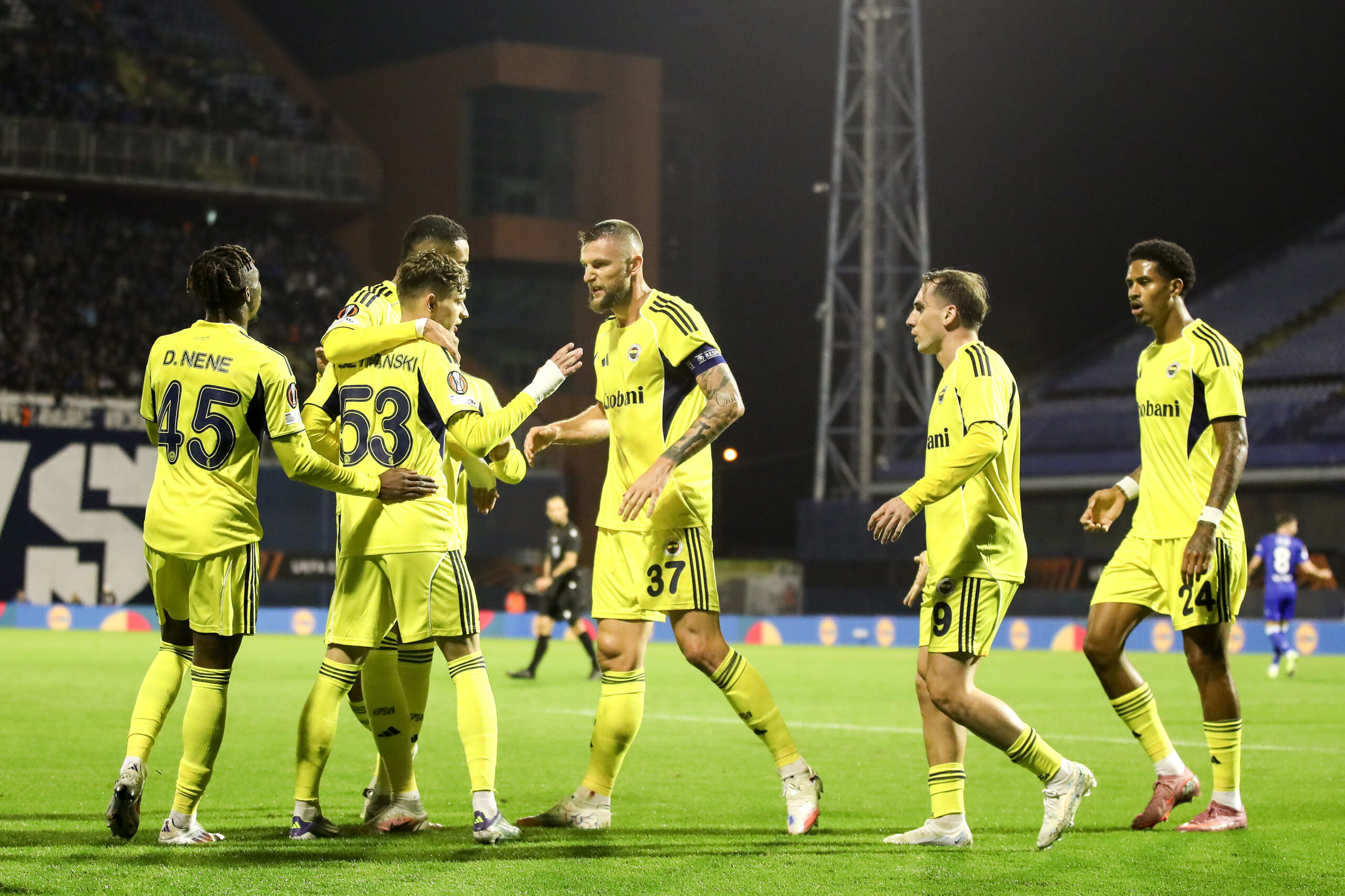 ZAGREB, CROATIA - SEPTEMBER 24: Sebastian Szymanski, Milan Skriniar, Kerem Akturkoglu and Jayden Oosterwolde of Fenerbahce F.K. celebrate a goal during the UEFA Europa League 2025/26 League Phase MD1 match between GNK Dinamo and Fenerbahce SK at Stadion Maksimir on September 24, 2025 in Zagreb, Croatia. Photo: Goran Stanzl/PIXSELL/Sipa USA
2025.09.24 Zagrzeb
pilka nozna Liga Europy
Dinamo Zagrzeb - Fenerbahce Stambul
Foto Pixsell/SIPA USA/PressFocus

!!! POLAND ONLY !!!