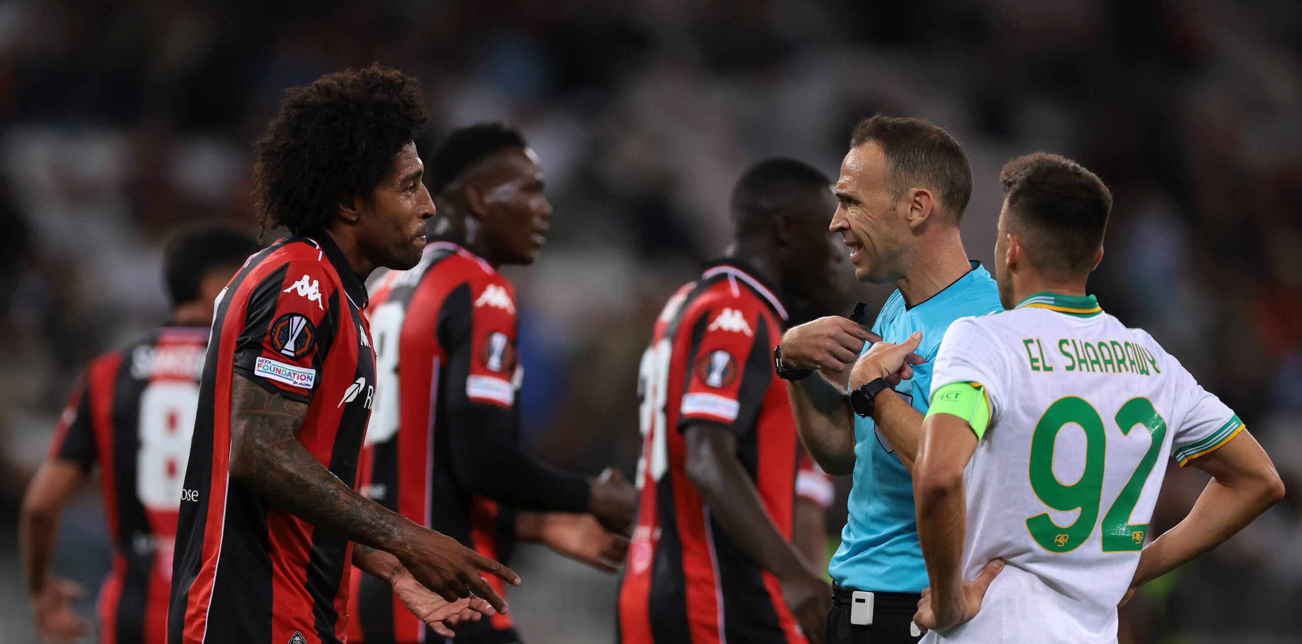 Nice, France, 24th September 2025. Dante Costa Santos of OGC Nice discusses with the Referee Guillermo Cuadra Fernandez of Spain as Gianluca Mancini of AS Romas header is ruled out during the OGC Nice vs AS Roma UEFA Europa League match at Gran Stade de Nice, Nice. Picture credit should read: Jonathan Moscrop / Sportimage EDITORIAL USE ONLY. No use with unauthorised audio, video, data, fixture lists, club/league logos or live services. Online in-match use limited to 120 images, no video emulation. No use in betting, games or single club/league/player publications. SPI_060_JM_OGCNICE_ROMA_UEL SPI-4156-0060
2025.09.24 Nicea
pilka nozna , Liga Europy
OGC Nice - AS Roma
Foto IMAGO/PressFocus

!!! POLAND ONLY !!!