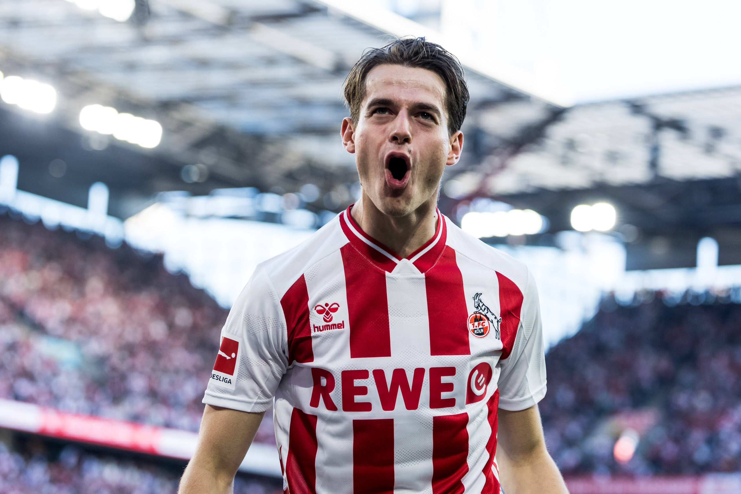 1. Fussball Bundesliga: 1. FC Koln - VfB Stuttgart 28.09.2025 Jubel zum 1:0 durch Jakub Kaminski 1. FC Koln, 16, Tor, Torjubel 1. Fussball Bundesliga, 1. FC Koln - VfB Stuttgart, Koln, Rheinenergiestadion am 28.09.2025 DFL REGULATIONS PROHIBIT ANY USE OF PHOTOGRAPHS AS IMAGE SEQUENCES AND/OR QUASI-VIDEO. *** 1 Soccer Bundesliga 1 FC Koln VfB Stuttgart 28 09 2025 Jakub Kaminski 1 FC Koln, 16 , Goal, Goal celebration 1 Soccer Bundesliga, 1 FC Koln VfB Stuttgart, Cologne, Rheinenergiestadion on 28 09 2025 DFL REGULATIONS PROHIBIT ANY USE OF PHOTOGRAPHS AS IMAGE SEQUENCES AND OR QUASI VIDEO Copyright: xBEAUTIFULxSPORTS/Wunderlx
2025.09.28 Kolonia
pilka nozna , liga niemiecka
1.FC Koeln - VfB Stuttgart
Foto IMAGO/PressFocus

!!! POLAND ONLY !!!