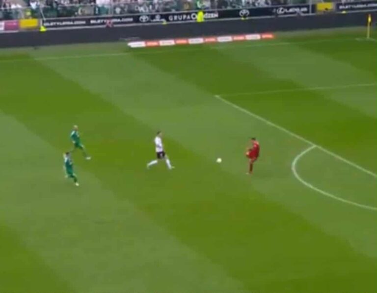 Co za błąd bramkarza Radomiaka! Wielki prezent dla Legii [WIDEO]