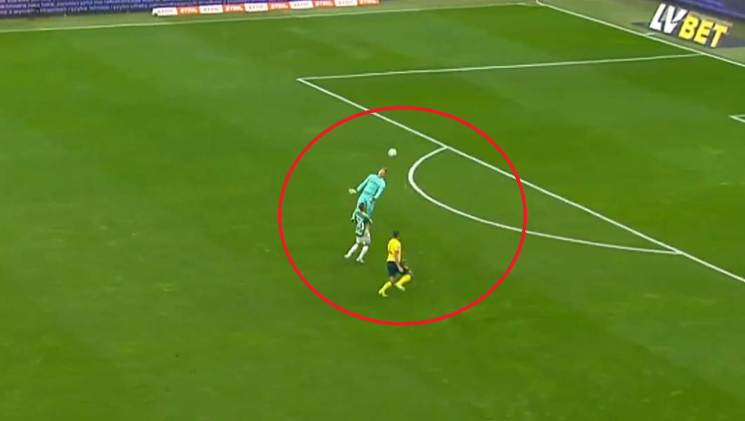 Koszmarny błąd Kudły! Kuriozalny gol w Ekstraklasie [WIDEO]