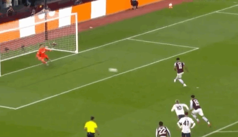 Skorupski jak mur! Polak broni rzut karny w meczu z Aston Villa! [WIDEO]