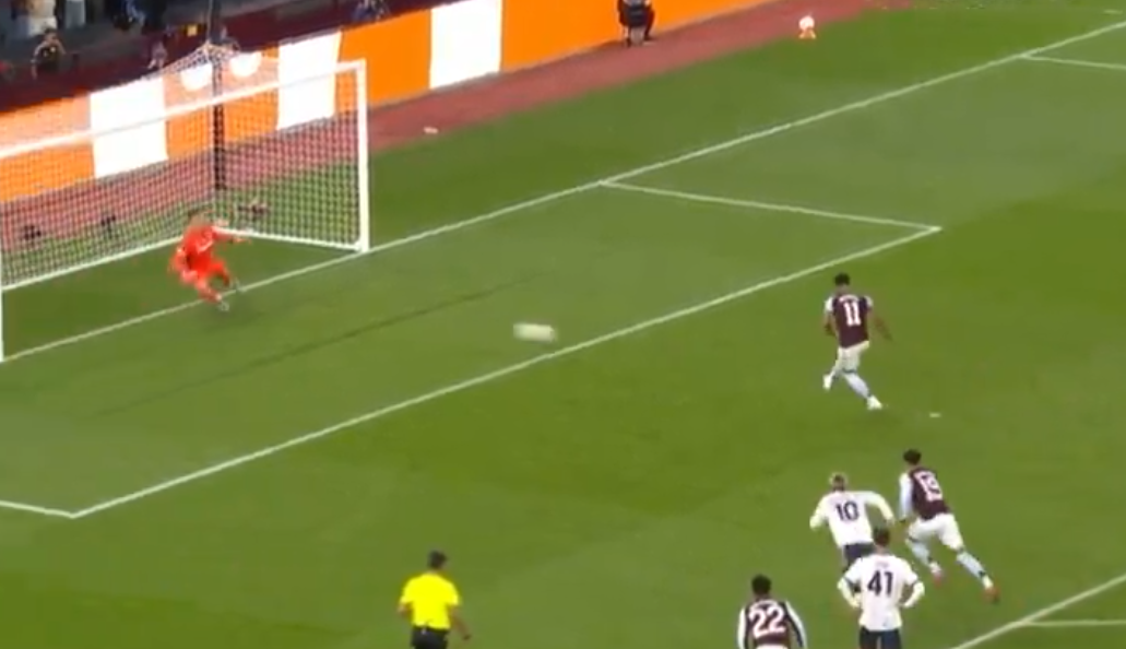 Skorupski jak mur! Polak broni rzut karny w meczu z Aston Villa! [WIDEO]