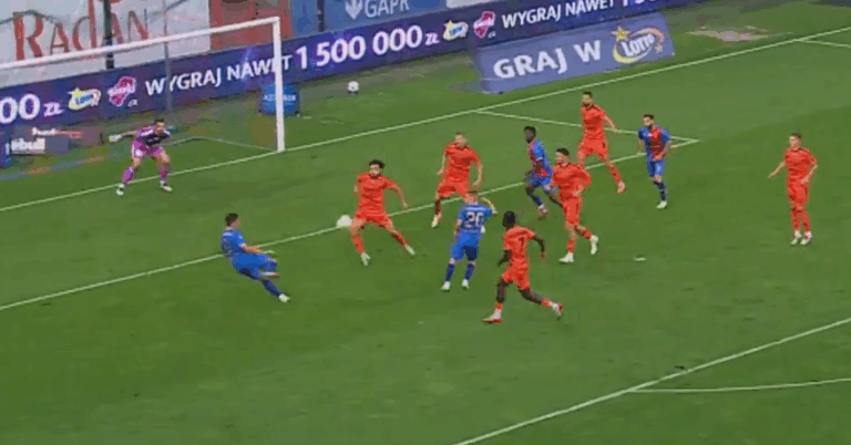 Cudowny gol z woleja w Ekstraklasie! Idealny strzał [WIDEO]