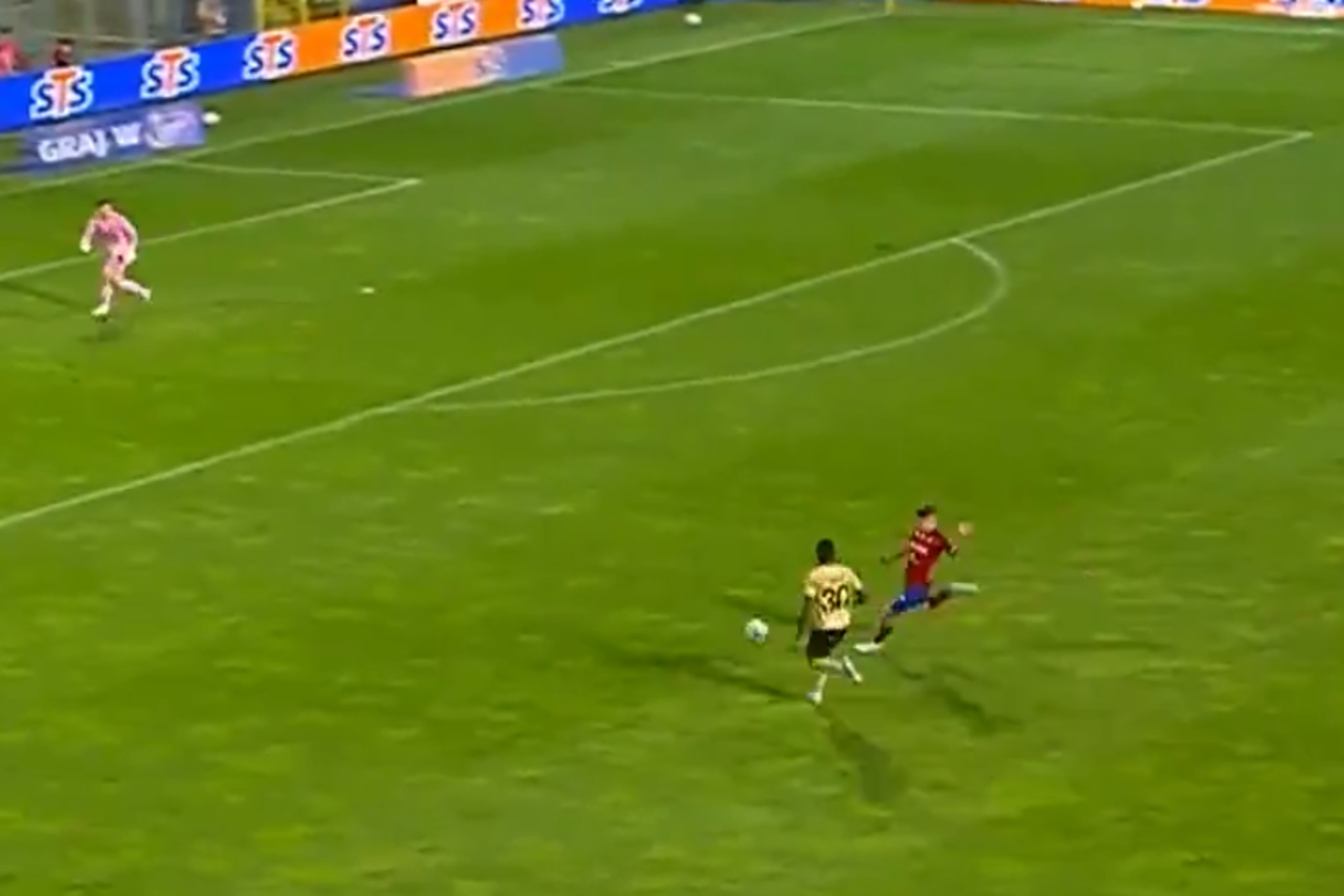 Górnik zaskoczył Raków! Świetna bramka [WIDEO]