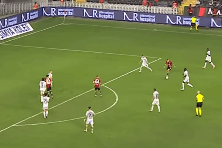 Piękna bramka Kacpra Kozłowskiego! Strzał zza pola karnego [WIDEO]