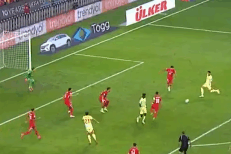 Tę akcję można oglądać godzinami! Piłkarska poezja w wykonaniu Hiszpanii [WIDEO]