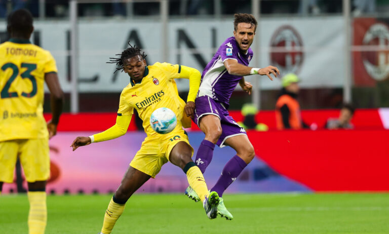 Milan wyciągnął zwycięstwo pod koniec meczu i jest liderem tabeli