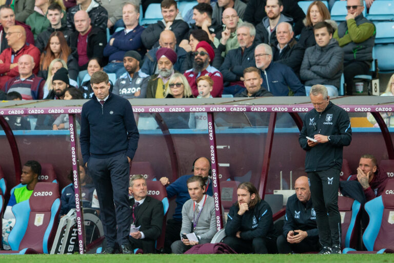 Steven Gerrard manager of Aston Villa looks on during the Premier League match Aston Villa vs Chelsea at Villa Park, Birmingham, United Kingdom, 16th October 2022

(Photo by Phil Bryan/News Images) in Birmingham, United Kingdom on 10/16/2022. (Photo by Phil Bryan/News Images/Sipa USA)
2022.10.16 Birmingham
pilka nozna liga angielska
Aston Villa - Chelsea Londyn 
Foto Phil Bryan/News Images/SIPA USA/PressFocus

!!! POLAND ONLY !!!