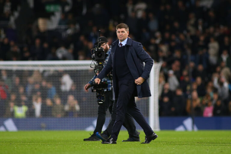 Manager Steven Gerrard of Aston Villa at the final whistle during the Premier League match between Fulham and Aston Villa at Craven Cottage, London, England on 20 October 2022. Photo by Pedro Soares.

Editorial use only, license required for commercial use. No use in betting, games or a single club/league/player publications.

07.10.2022 Londyn
pilka nozna liga angielska
Fulham - Aston Villa
Foto Pedro Soares / UK Sports / Sipa / PressFocus 
POLAND ONLY!!