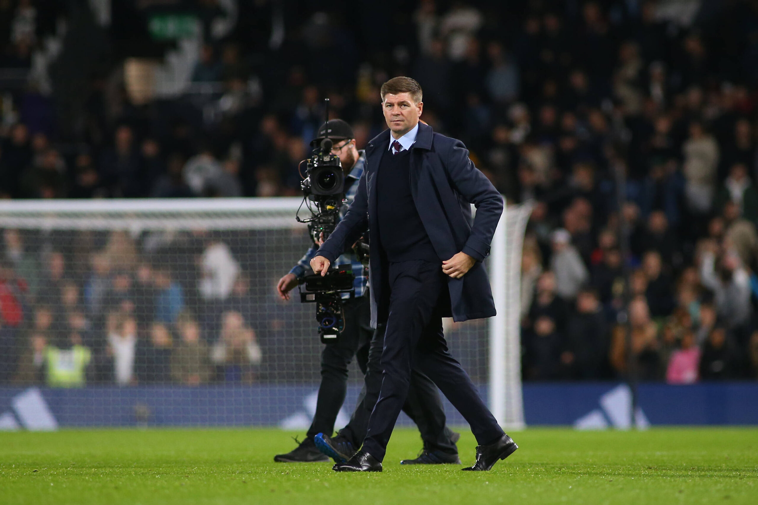 Manager Steven Gerrard of Aston Villa at the final whistle during the Premier League match between Fulham and Aston Villa at Craven Cottage, London, England on 20 October 2022. Photo by Pedro Soares.

Editorial use only, license required for commercial use. No use in betting, games or a single club/league/player publications.

07.10.2022 Londyn
pilka nozna liga angielska
Fulham - Aston Villa
Foto Pedro Soares / UK Sports / Sipa / PressFocus 
POLAND ONLY!!