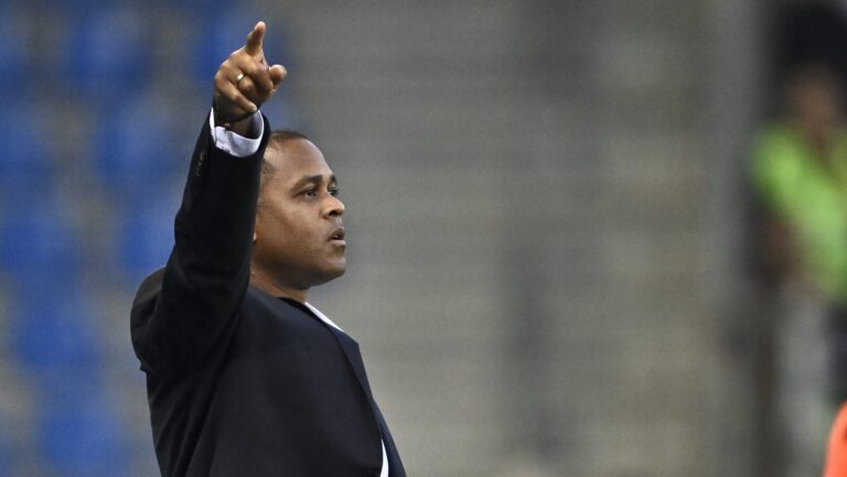 Demirspor&#039;s head coach Patrick Kluivert pictured during a soccer game between Belgian KRC Genk and Turkish Adana Demirspor, Thursday 24 August 2023 in Genk, the first leg of the play-offs for the UEFA Conference League competition. BELGA PHOTO JOHAN EYCKENS (Photo by Johan Eyckens/Belga/Sipa USA)
2023.08.24 BRUSSELS
pilka nozna liga konferencji europy
KRC Genk - Adana Demirspor
Foto Belga/SIPA USA/PressFocus

!!! POLAND ONLY !!!