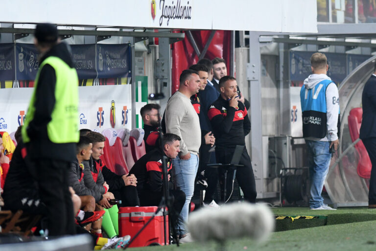 2023.10.01 Bialystok Pilka nozna PKO Ekstraklasa sezon 2023/2024. 10. kolejka rozgrywek. Jagiellonia Bialystok (zolto-czerwone) - Legia Warszawa N/z Adrian Siemieniec ( L ) trener Jagiellonii Bialystok oraz Rafal Grzyb drugi trener Foto Michal Kosc / PressFocus 
2023.10.01 Bialystok Pilka Football Polish PKO Ekstraklasa season 2023/2024 Jagiellonia Bialystok - Legia Warszawa Credit: Michal Kosc / PressFocus