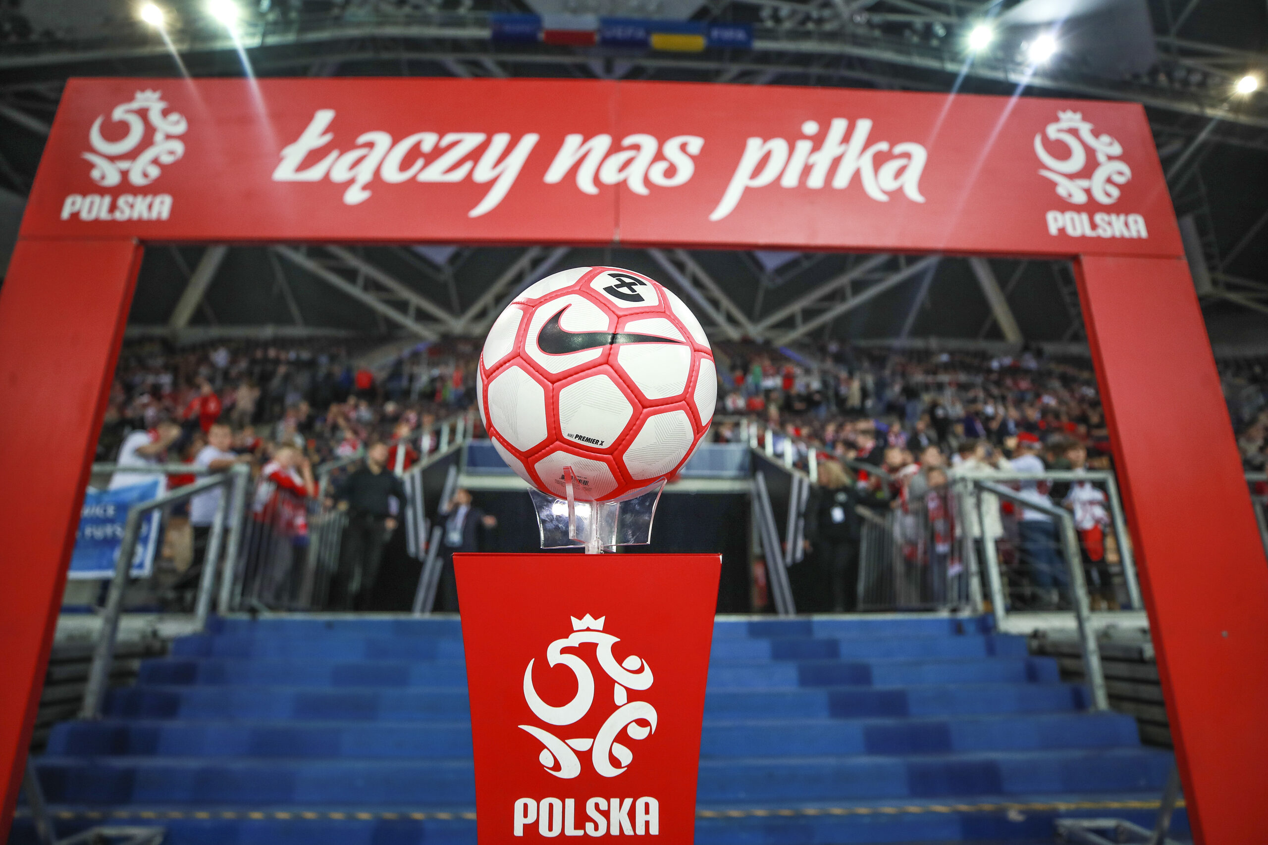 2023.12.20 LODZ ATLAS ARENA
POLSKA - UKRAINA 
PILKA NOZNA FUTSAL ELIMINACJE DO MISTRZOSTW SWIATA W FUTSALU
N/Z WEJSCIE PILKA BRAMA BRANDING LACZY NAS PILKA
Foto Artur Kraszewski / APPA / PressFocus