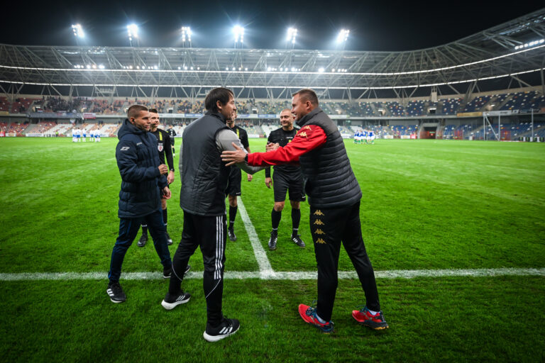 04.11.2024 Bielsko Biala  
Pilka nozna,
Betclic 2 liga sezon 2024/2025,
Podbeskidzie Bielsko Biala - KKS Kalisz 
n/z Marcin Wozniak Krzysztof Brede 
foto Krzysztof Dzierzawa / PressFocus
04.11.2024 Bielsko Biala
Football,
second division season 2024/2025 ,
Podbeskidzie Bielsko Biala - KKS Kalisz 
n/z Marcin Wozniak Krzysztof Brede 
foto Krzysztof Dzierzawa / PressFocus