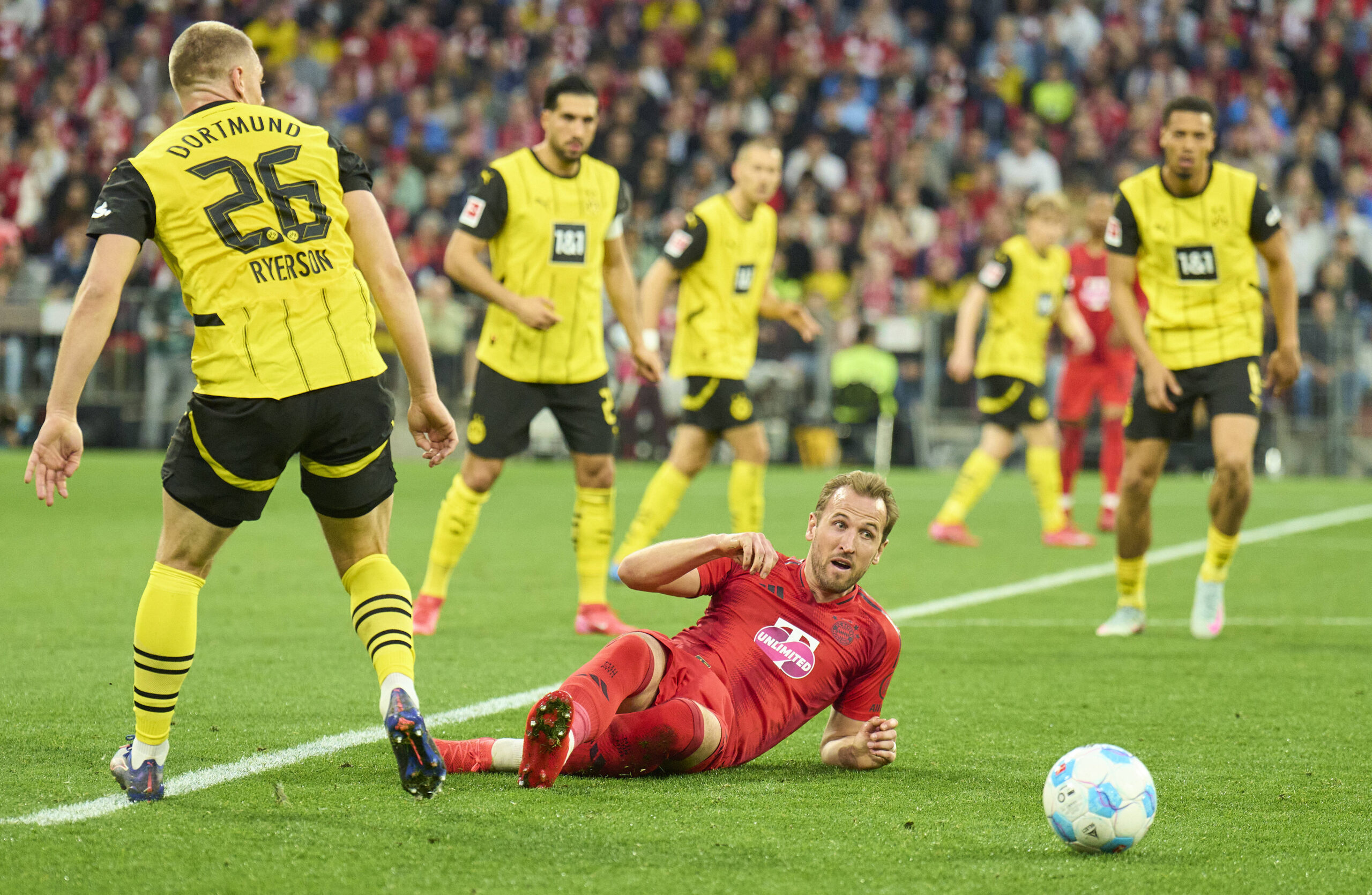 Harry Kane, FCB 9 compete for the ball, tackling, duel, header, zweikampf, action, fight against Julian Ryerson, BVB 26 in the match FC BAYERN MuNCHEN - BORUSSIA DORTMUND 2-2 on Apr 12, 2025 in Munchen, Germany. Season 2024/2025, 1.Bundesliga, FCB, BVB, matchday 29, 29.Spieltag
2025.04.12 Monachium
pilka nozna , liga niemiecka
Bayern Monachium - Borussia Dortmund
Foto IMAGO/PressFocus

!!! POLAND ONLY !!!