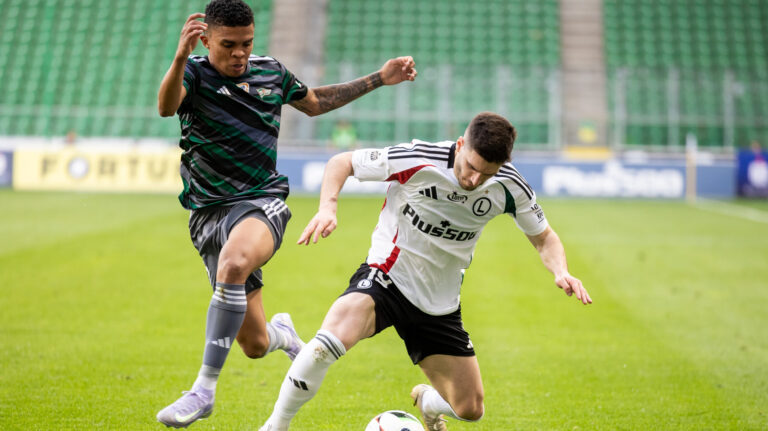 2025.04.21 Warszawa
pilka nozna PKO Ekstraklasa sezon 2024/2025
Legia Warszawa - Lechia Gdansk
N/z Camilo Mena (Lechia), Ruben Vinagre (Legia)
Foto Tomasz Jastrzebowski / Foto Olimpik / PressFocus

2025.04.21 Warszawa
Football - Polish PKO Ekstraklasa season 2024/2025
Legia Warszawa - Lechia Gdansk
Camilo Mena (Lechia), Ruben Vinagre (Legia)
Credit: Tomasz Jastrzebowski / Foto Olimpik / PressFocus