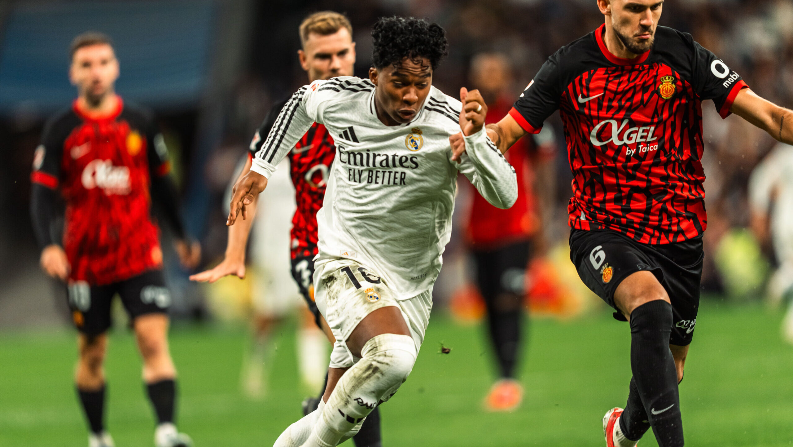 Endrick Felipe of Real Madrid CF and Jose Manuel Copete of RCD Mallorca during the Spanish championship La Liga football match between Real Madrid CF and RCD Mallorca on 14 May 2025 at Santiago Bernabeu stadium in Madrid, Spain (Photo by /Sipa USA)
2025.05.15 Madryt
pilka nozna liga hiszpanska
Real Madryt - RCD Mallorca
Foto IPA/SIPA USA/PressFocus

!!! POLAND ONLY !!!