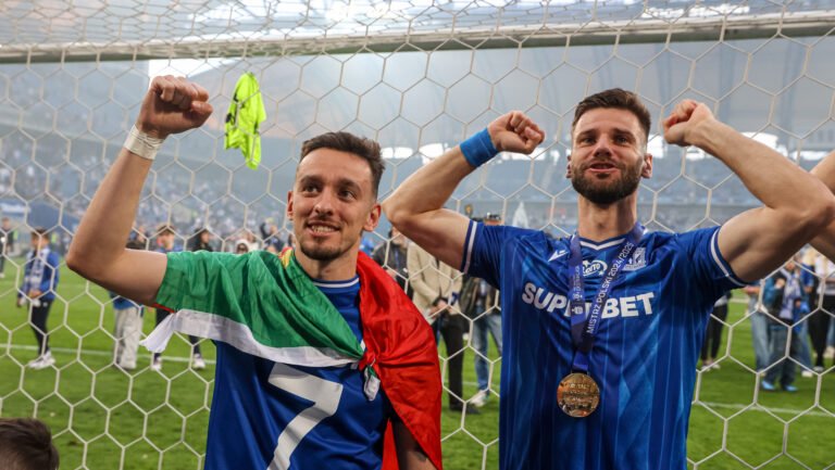 2025.05.24 Poznan
Pilka nozna Ekstraklasa sezon 2024/2025
Lech Poznan - Piast Gliwice
N/z Afonso Sousa Mario Gonzalez puchar podium dekoracja radosc
Foto Pawel Jaskolka / PressFocus

2025.05.24 Poznan
Football Polish Ekstraklasa season 2024/2025
Lech Poznan - Piast Gliwice
Credit: Pawel Jaskolka / PressFocus